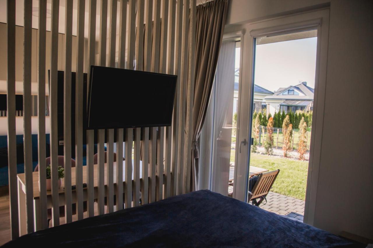 Lilly Apartment With Pool And Terrace Паланга Екстериор снимка
