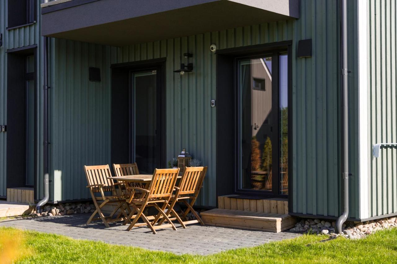 Lilly Apartment With Pool And Terrace Паланга Екстериор снимка